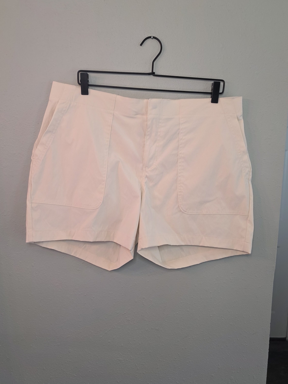 Eddie Bauer White Stretch Shorts Women's Size 14 Casual Travel Outdoor Pockets